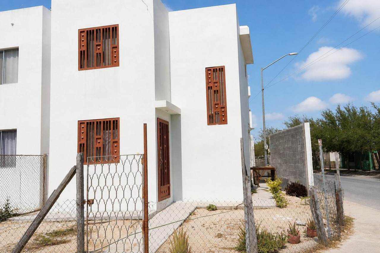 Casa de dos niveles en Playa Tamarindo 1700